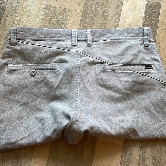 Mens Volcom grey shorts - Picture 2 of 4